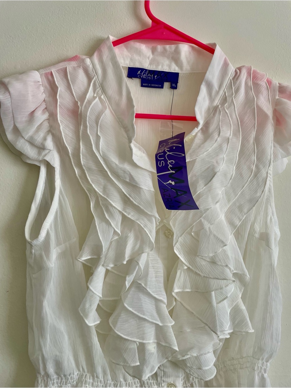 ⛸️ NWT Miley Cyrus & Max Azria White Ruffle Button-Front Cap Sleeve Top ⛸️ - Picture 2 of 6